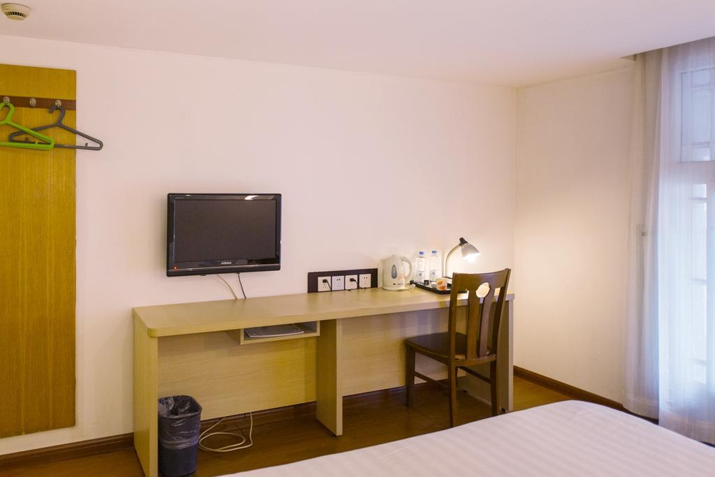 Motel Shanghai Hongqiao Beixinjing Metro Station Tianshan Road Экстерьер фото